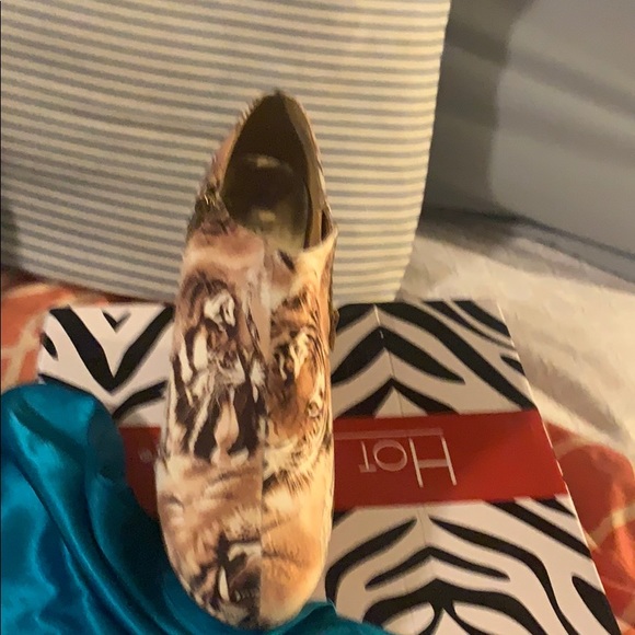 Shoe size 12 women - Picture 2 of 2